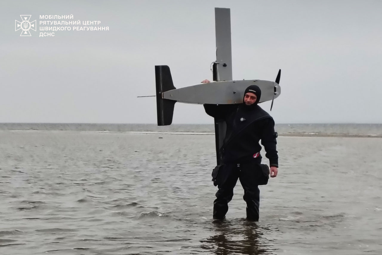 Водолази вилучили залишки БПЛА з Київського водосховища