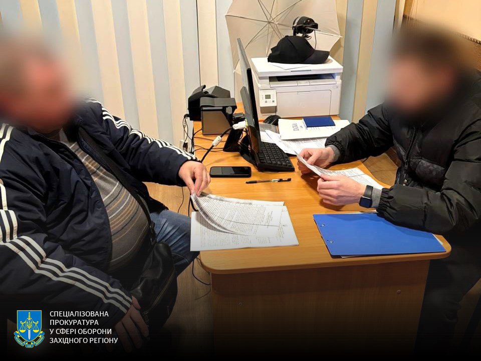 Оформляли як водіїв гуманітарки: на Львівщині викрили схему виїзду за кордон чоловіків (фото)