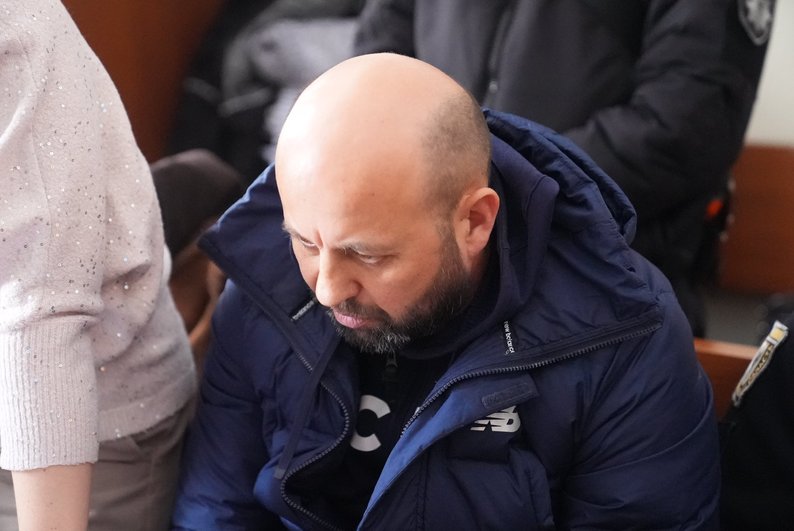 На Прикарпатті міського голову відсторонили  від посади та арештували майно
