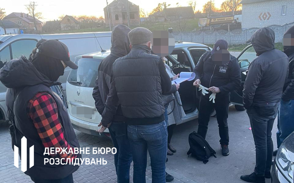 На Львівщини військовий, правоохоронець і син судді під виглядом ТЦК обікрала ухилянтів