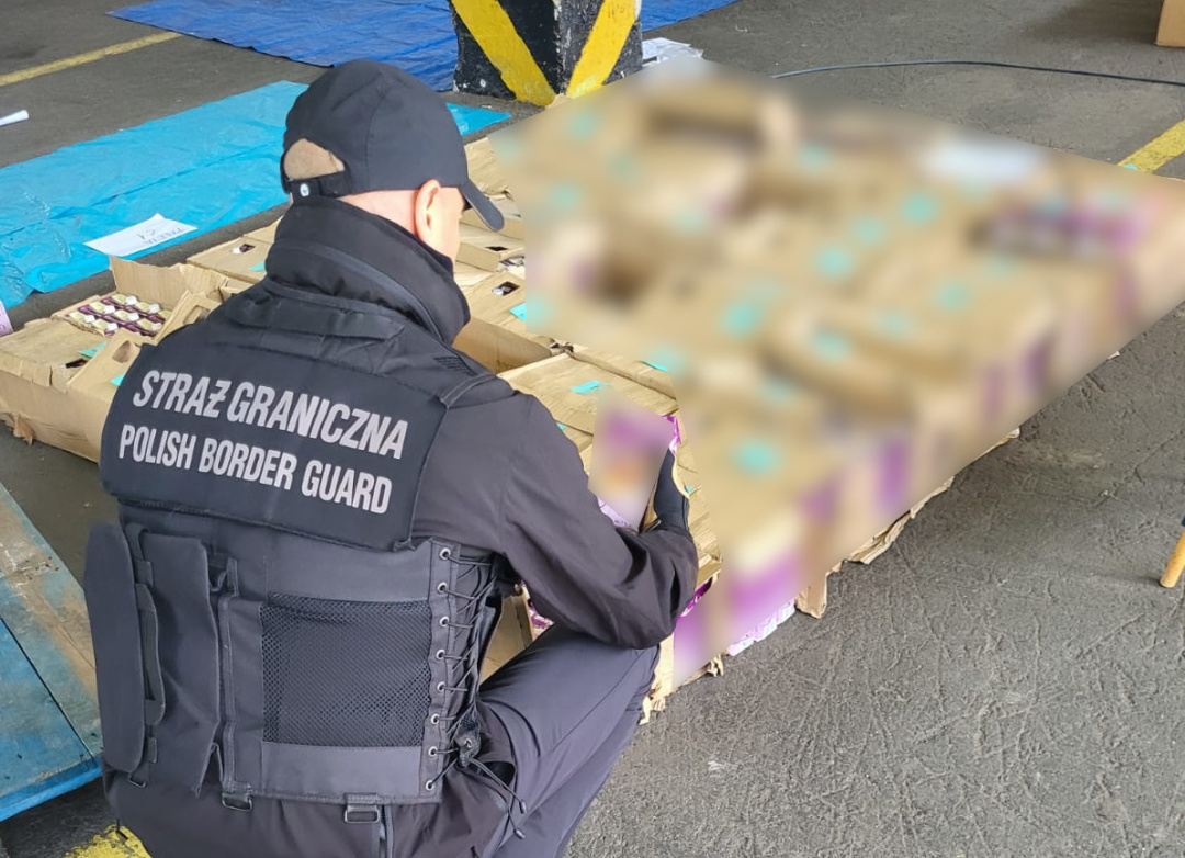 У Польщі у ящиках з вином виявили 44 літри рідкого кокаїну