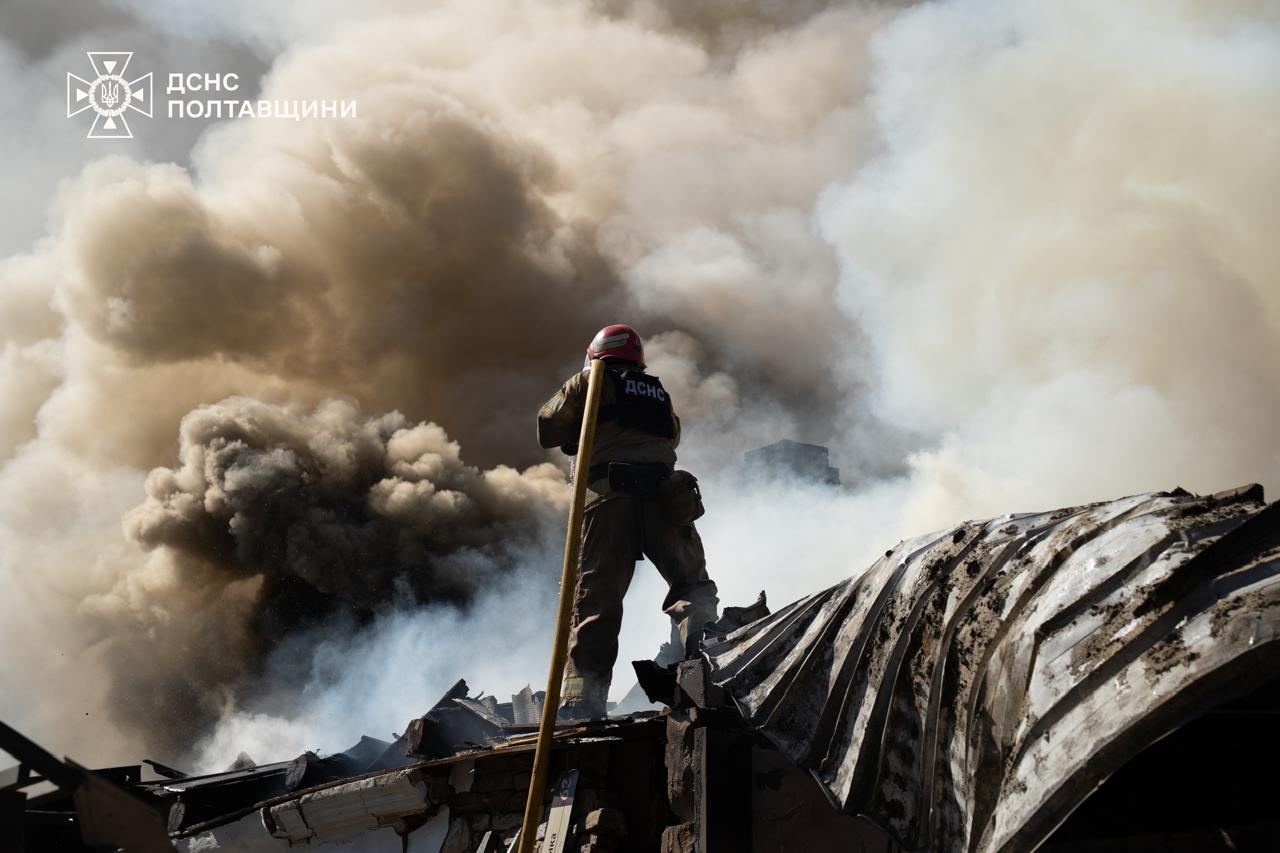 Вибухи в ТЦК у Полтаві: з'явилися перші фото з місця