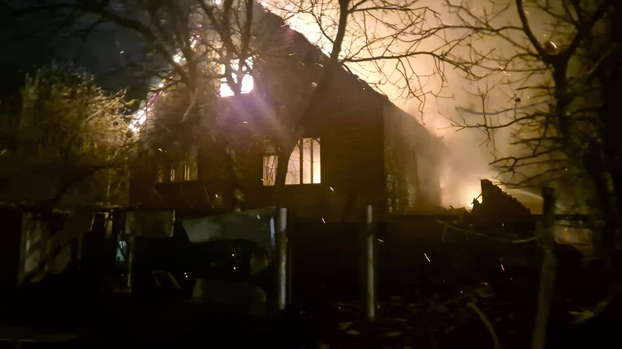 На Дніпропетровщині виникли пожежі після ворожої атаки БпЛА