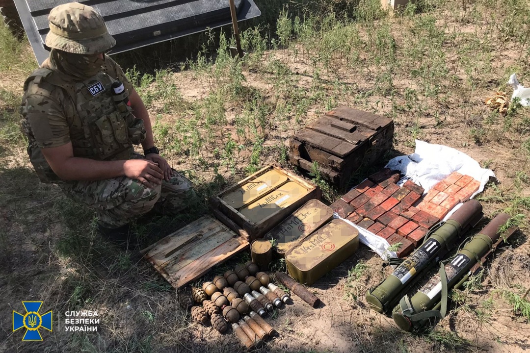 Агентка ФСБ закладала тайник з вибухівкою для терактів на Донеччині