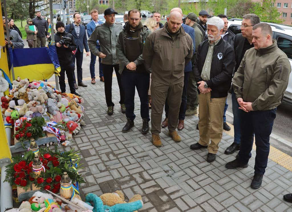 Президент Чехії відвідав Дніпро після ракетного удару РФ