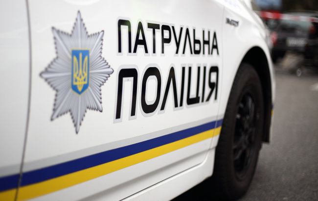 У Києві жінка біля житлового будинку влаштувала стрілянину