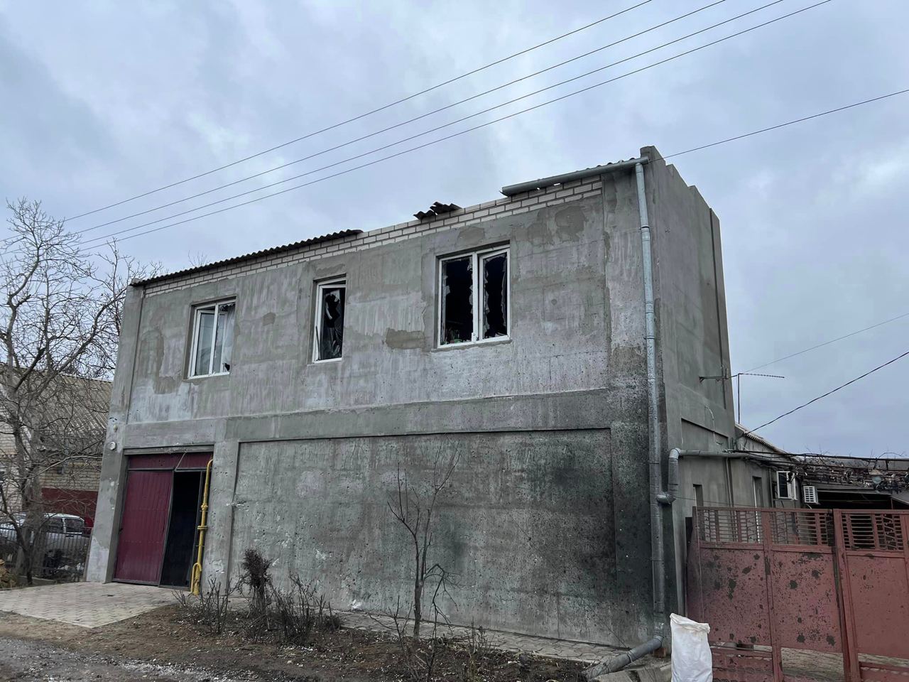 Вибухи в Херсоні. Рашисти обстрілюють житлові будинки мікрорайону «Острів»