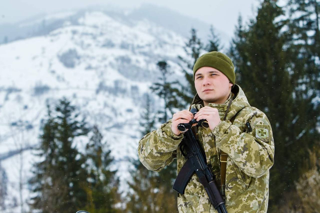 Загубилися в снігових горах. На Закарпатті розшукують порушників кордону