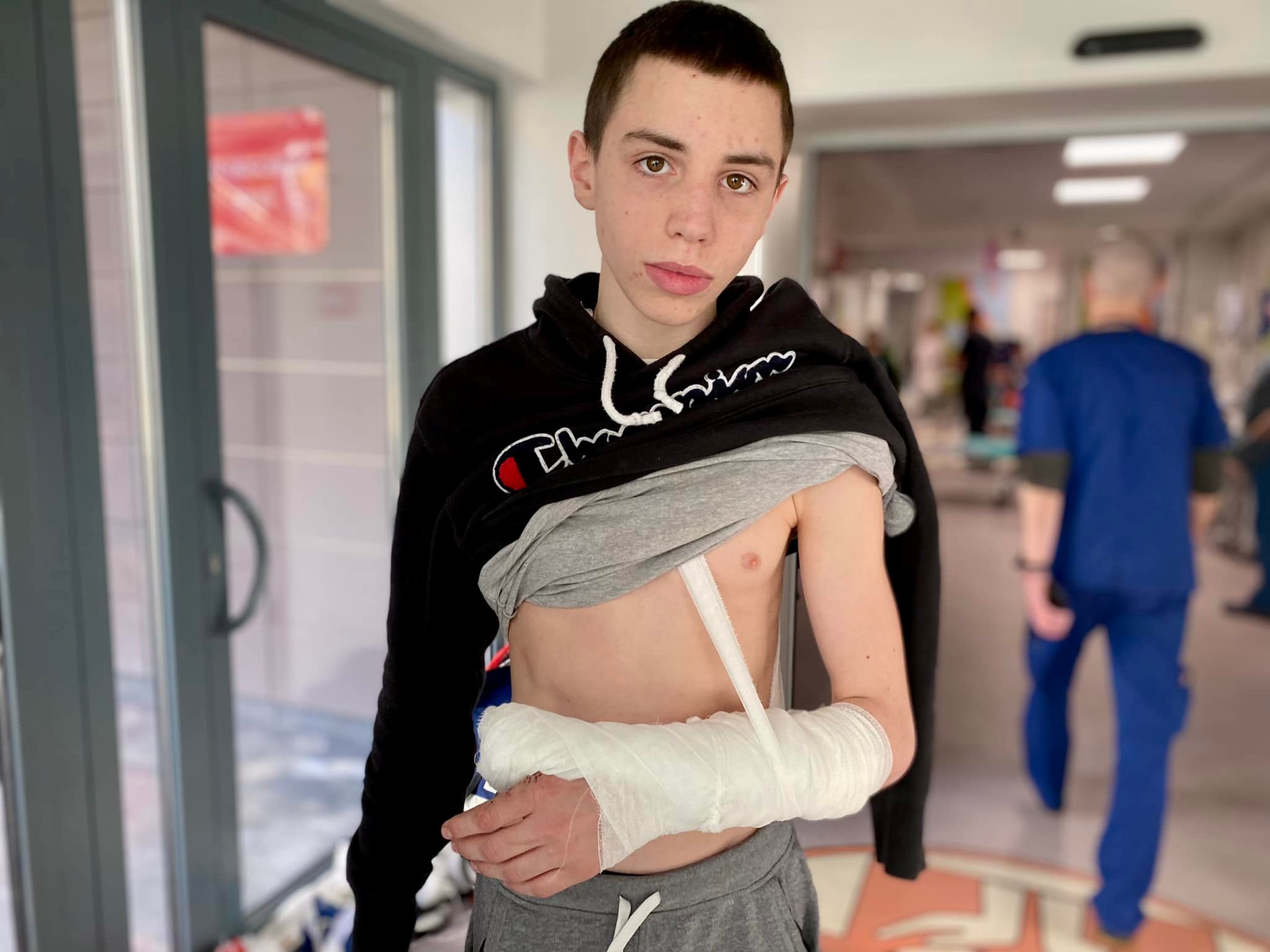 Вистрелив в капюшон. 14-річний хлопець з Бучі розповів як росіяни цинічно вбивають мирних людей