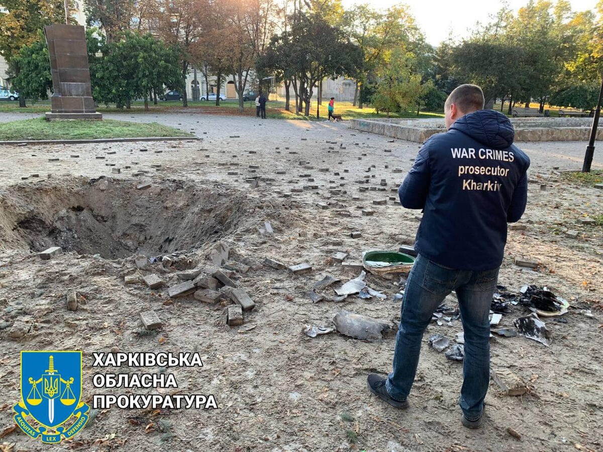 Величезні вирви і нічні пожежі: наслідки ракетних ударів по Харкову