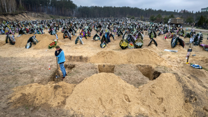 На Київщині виявили поховання на 900 убитих цивільних