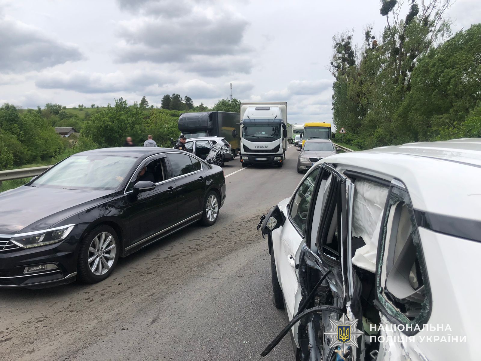 Поблизу Львова сталася автотроща з 5 авто: з'явилися фото з місця аварії