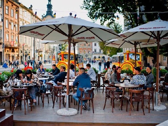У Львові перевірять правомірність встановлення літніх майданчиків