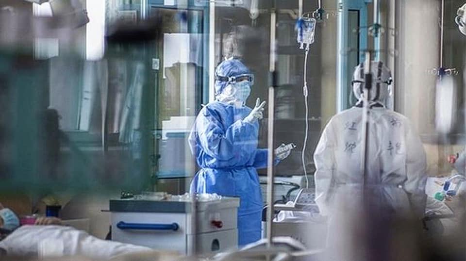 Медики, підприємці та волонтери, які взяли участь у боротьбі з COVID-19, отримають почесні нагороди від громади Львова