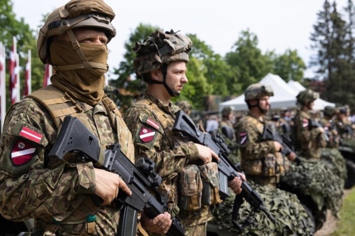 Латвія повертає обов'язкову військову службу через загрози з боку Росії