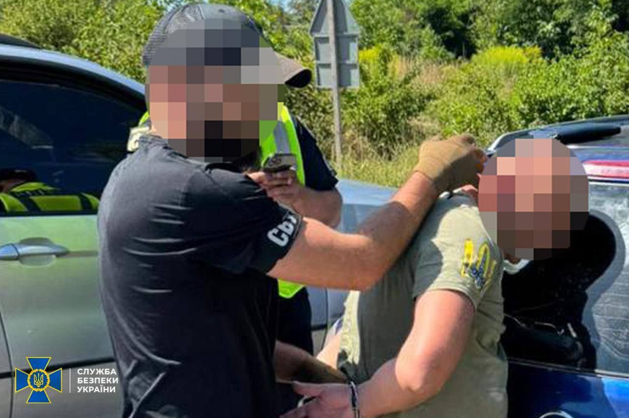 На Львівщині СБУ викрила два канали незаконного переправлення ухилянтів за кордон (фото)