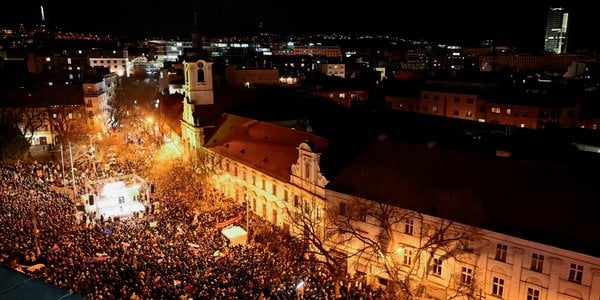 Масові протести проти уряду Фіцо у Словаччині тривають (відео)