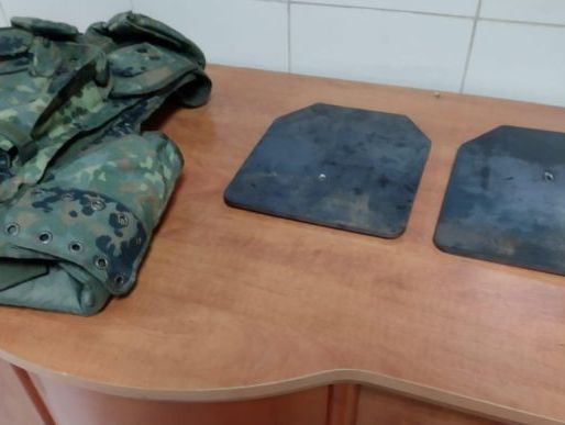 На Львівщині чоловік продав волонтерам непридатні пластини до бронежилетів