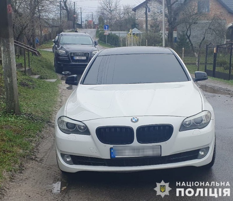На Львівщині водій BMW збив двох підлітків на самокаті (фото)