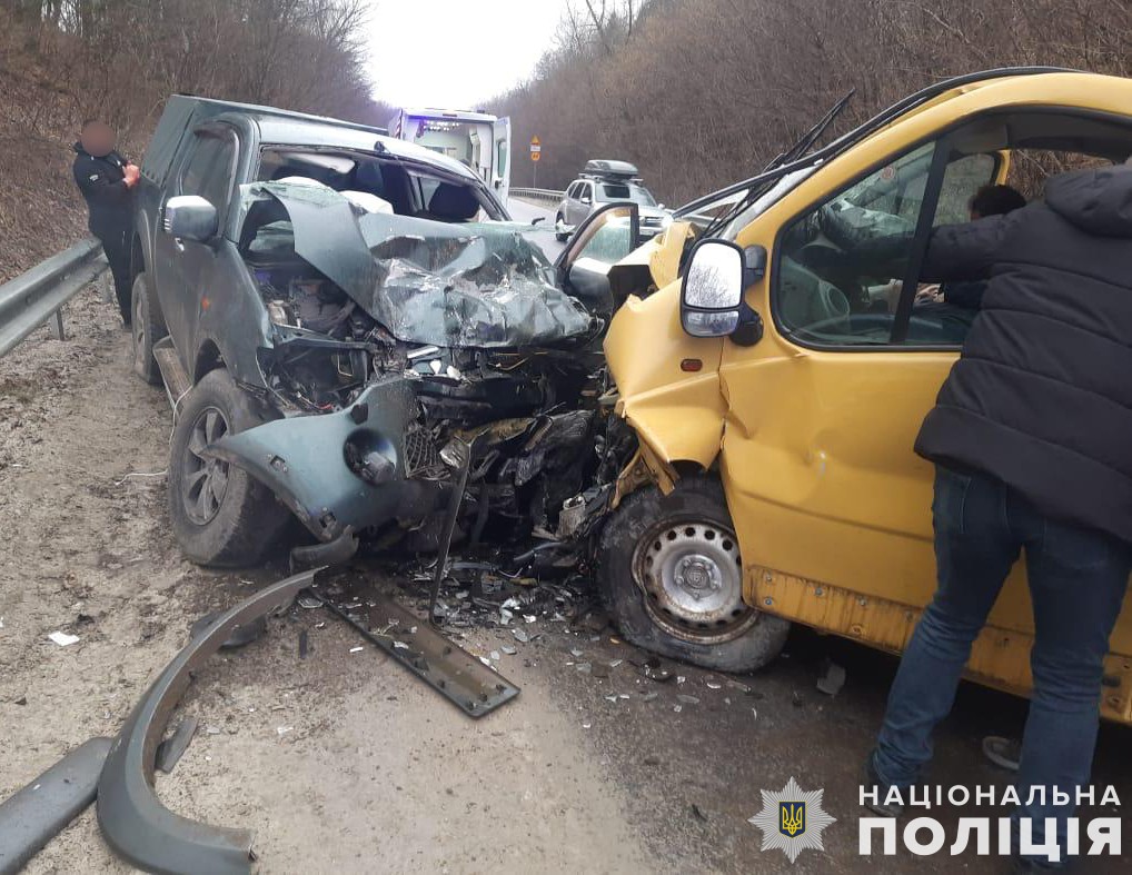 На Львівщині сталася смертельна автотроща: загинув водій «Opel», восьмеро травмованих