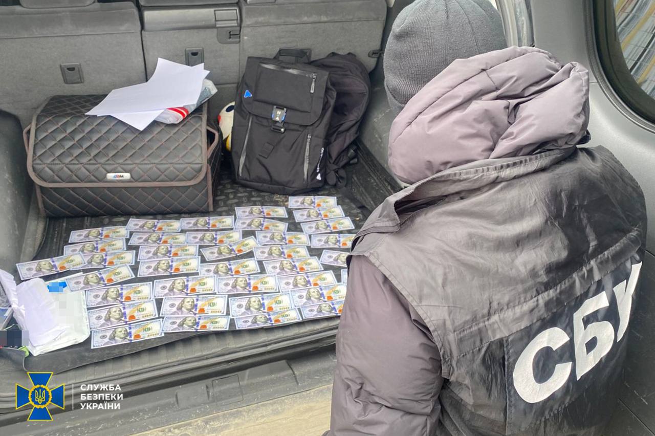 На Львівщині затримали двох чоловіків, які допомагали ухилянтам