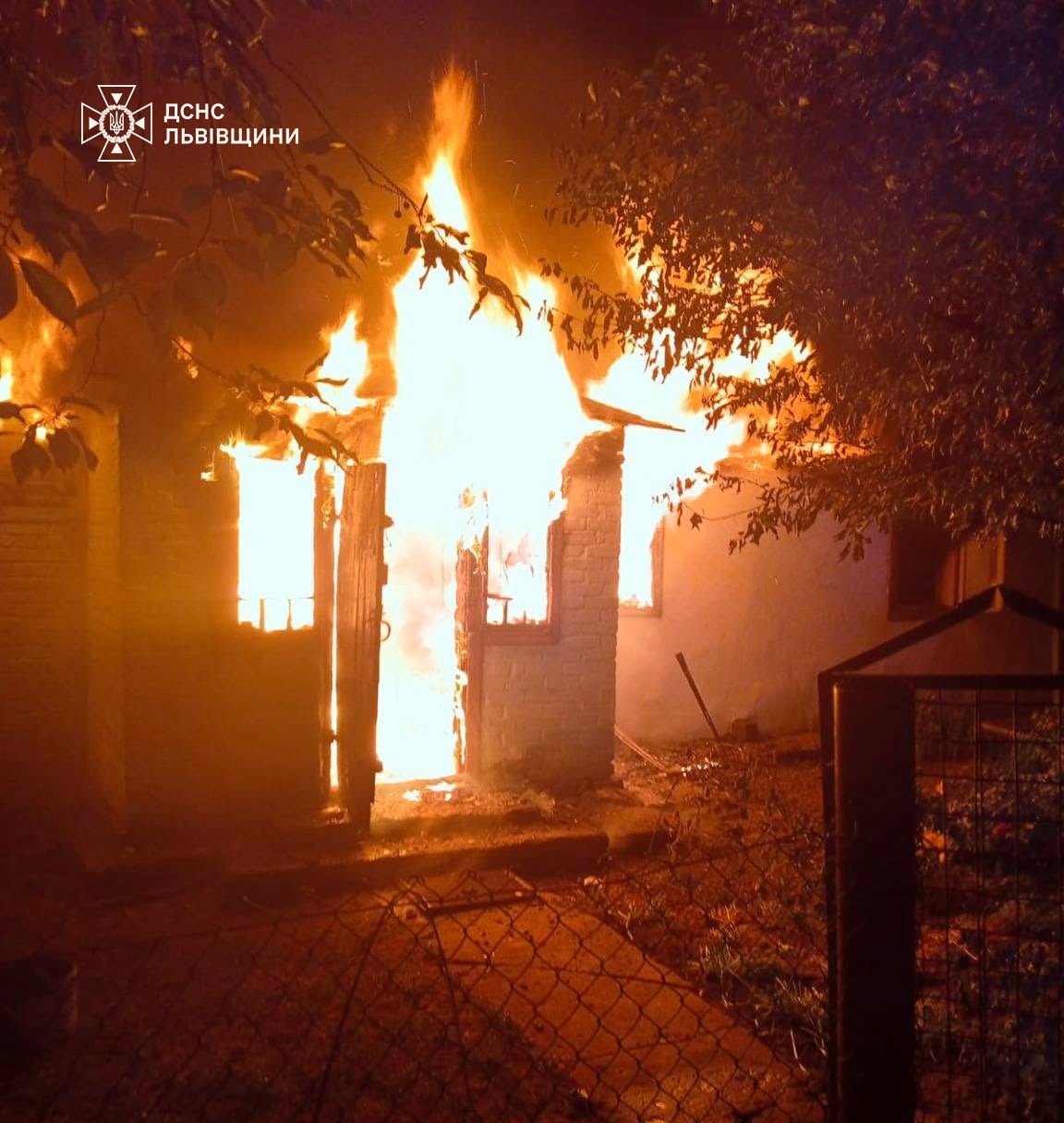 На Львівщині палав житловий будинок