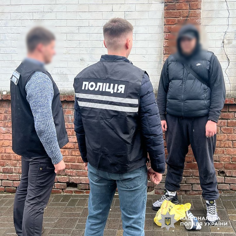 Мали обміняти $50 000, однак втекли з грошима: в центрі Львова викрили фейковий обмінник (фото)