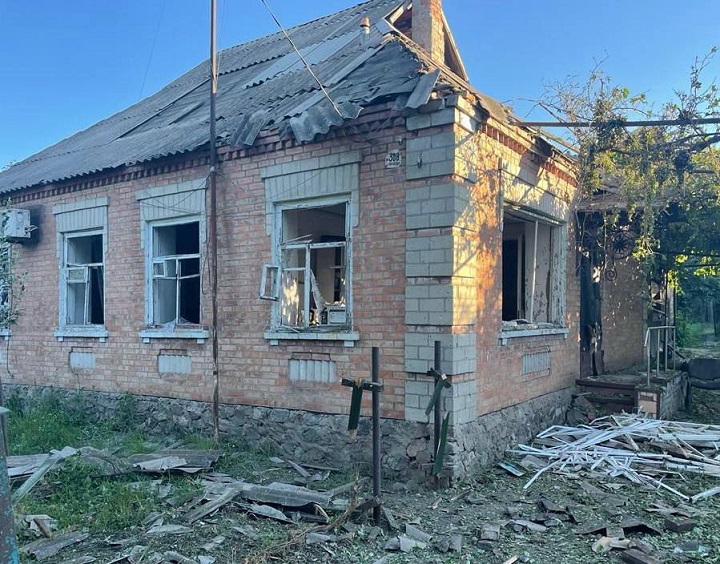 На Нікополь окупанти скинули понад 60 реактивних снарядів, є поранені