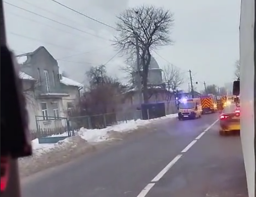 У Львові перекрили одну з вулиць через сильну пожежу
