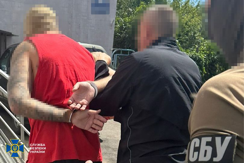 Підпалював військові авто у трьох містах України: в Одесі затримали російського агента