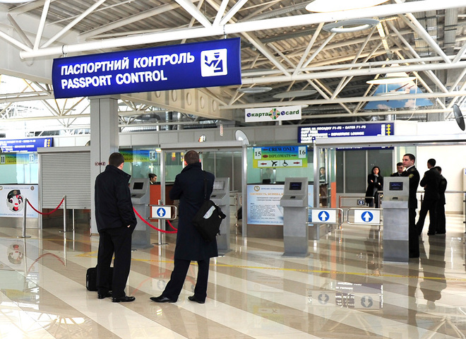 Для в'їзду в Україну іноземець повинен мати документ про медичне страхування - ДПСУ