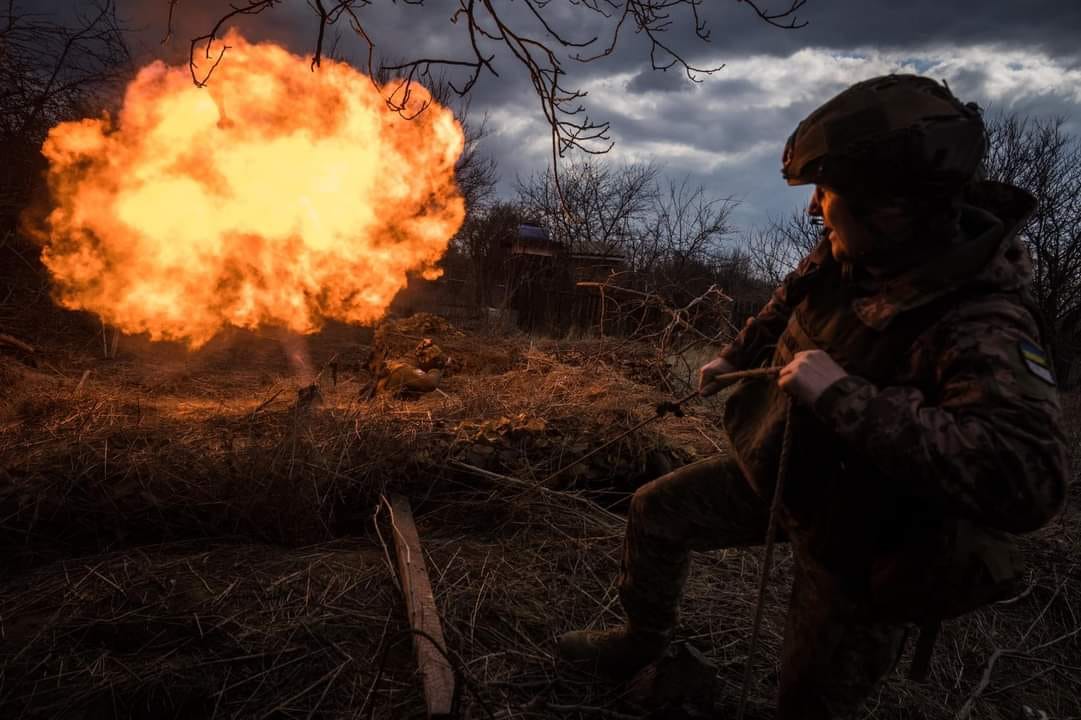 З початку доби – 37 боєзіткнень, росіяни здійснили майже пів тисячі обстрілів. Генштаб