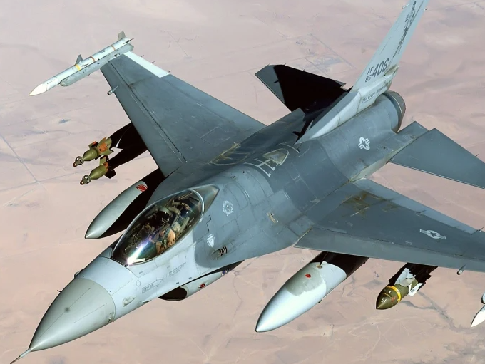 Румунія підіймала винищувачі F-16 під час нічної атаки «Шахедів» на Одещину