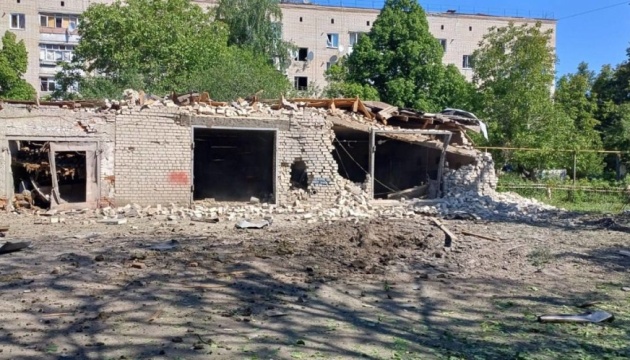 Внаслідок удару РФ по Куп’янську загинув комунальник, ще один – у важкому стані