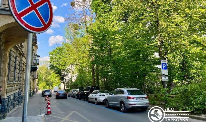 Зміна організації руху транспорту та паркування: на вул. І. Фаріон працює новий паркувальний майданчик