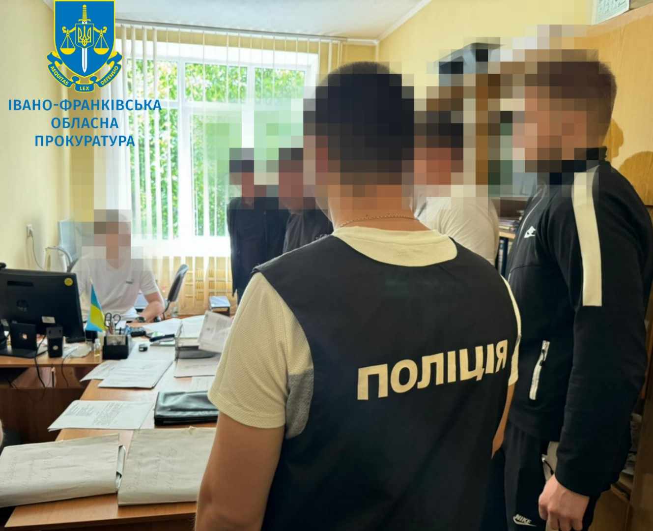 «Відстрочка» від призову за 800 доларів: на Прикарпатті викрили освітянина на отриманні хабаря
