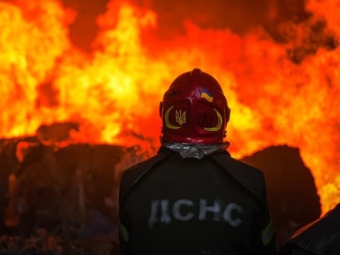 Через атаку "Шахедів" на Тернопільщині виникла пожежа на обʼєкті інфраструктури