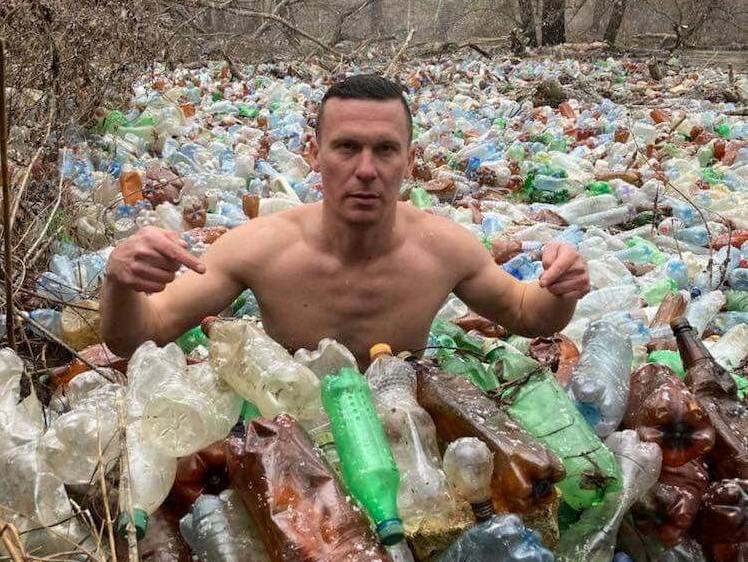 За чисті ріки. До Водохреща волонтер із Закарпаття пірнув у засмічену Боржаву