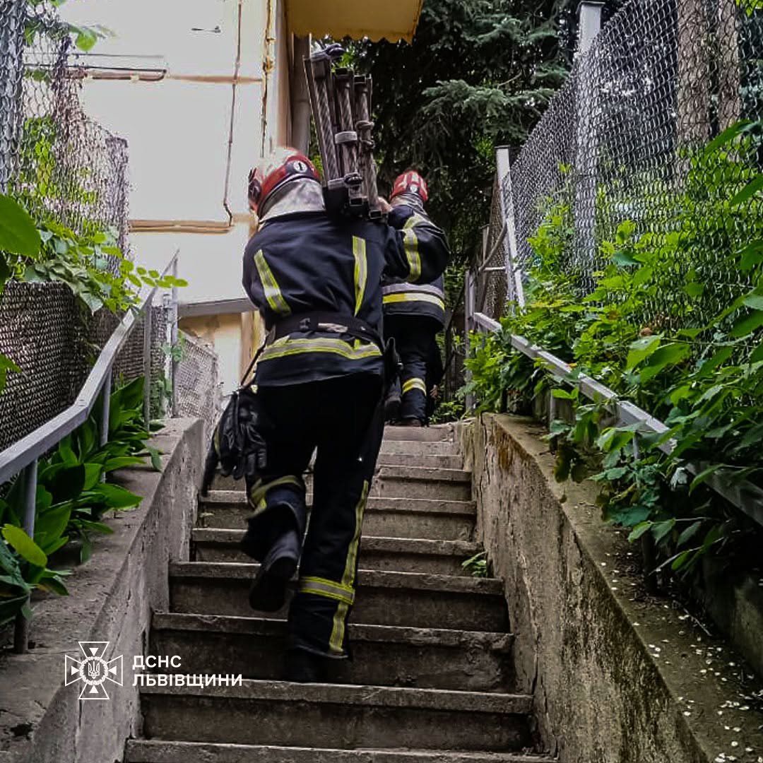 У Львові рятували жінку, яка опинилася у небезпеці у власній квартирі