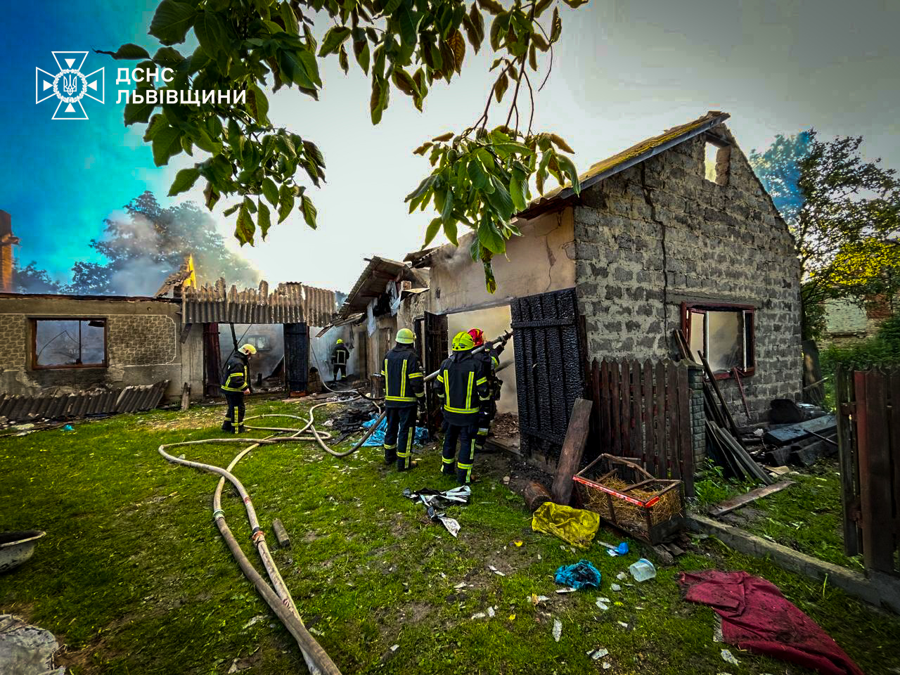 На Львівщині вогнеборці ліквідували пожежу в господарській будівлі