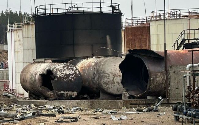 Росіяни вдарили по нафтопереробному заводу під Харковом: відомі наслідки (фото)