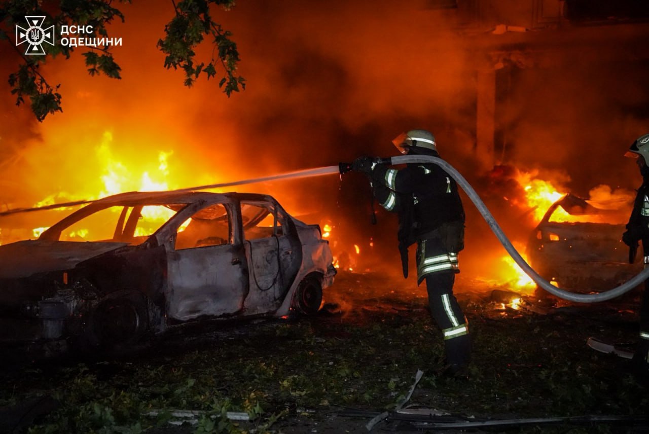 Вночі РФ атакувала Одесу безпілотниками: перші фото наслідків