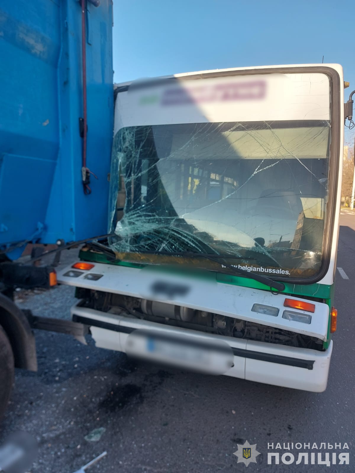 Водій відволікся під час руху: На Одещині у ДТП постраждало 11 чоловік
