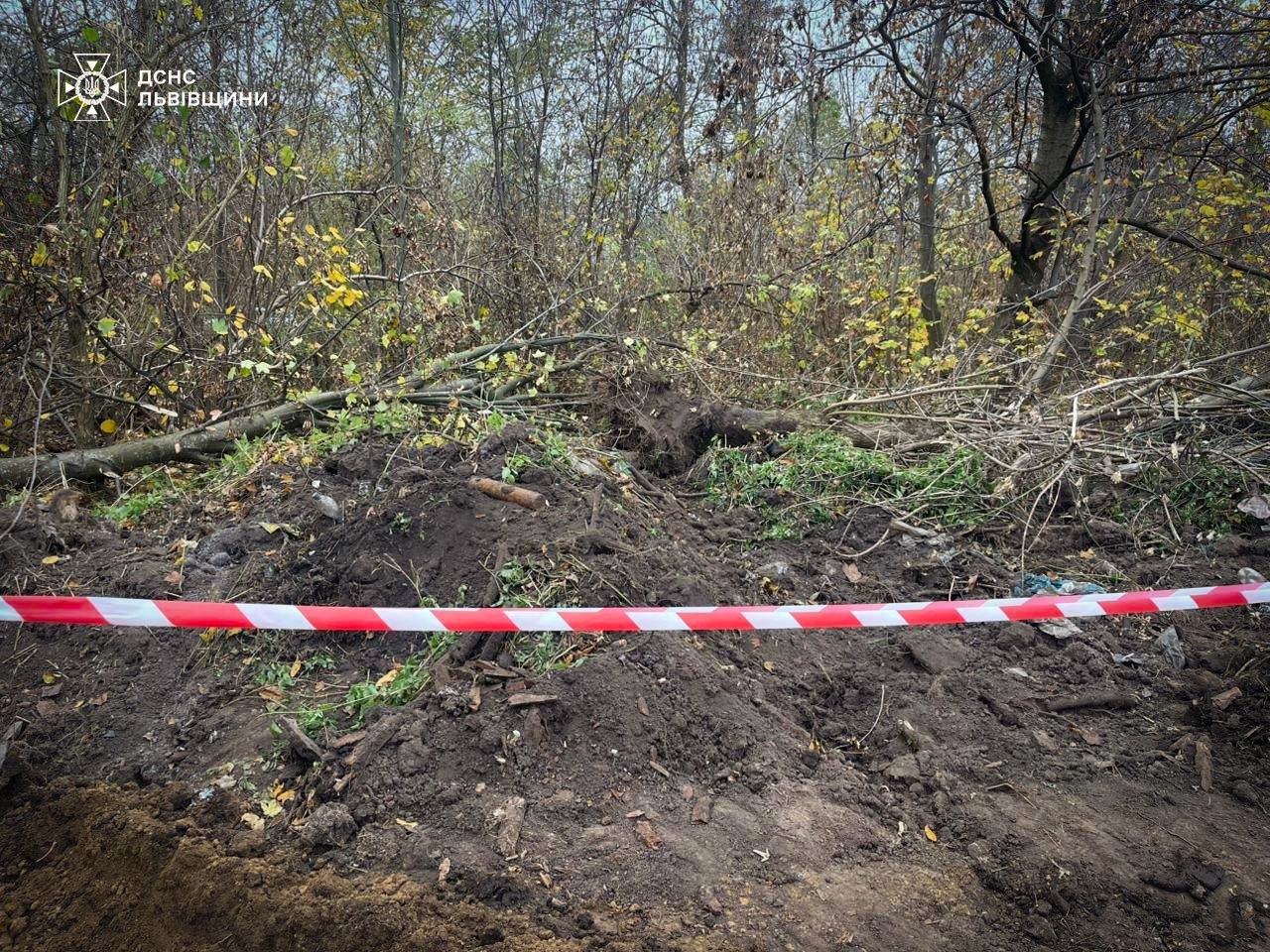 Артснаряд часів ІІ Світової знову виявили на Львівщині (фото)