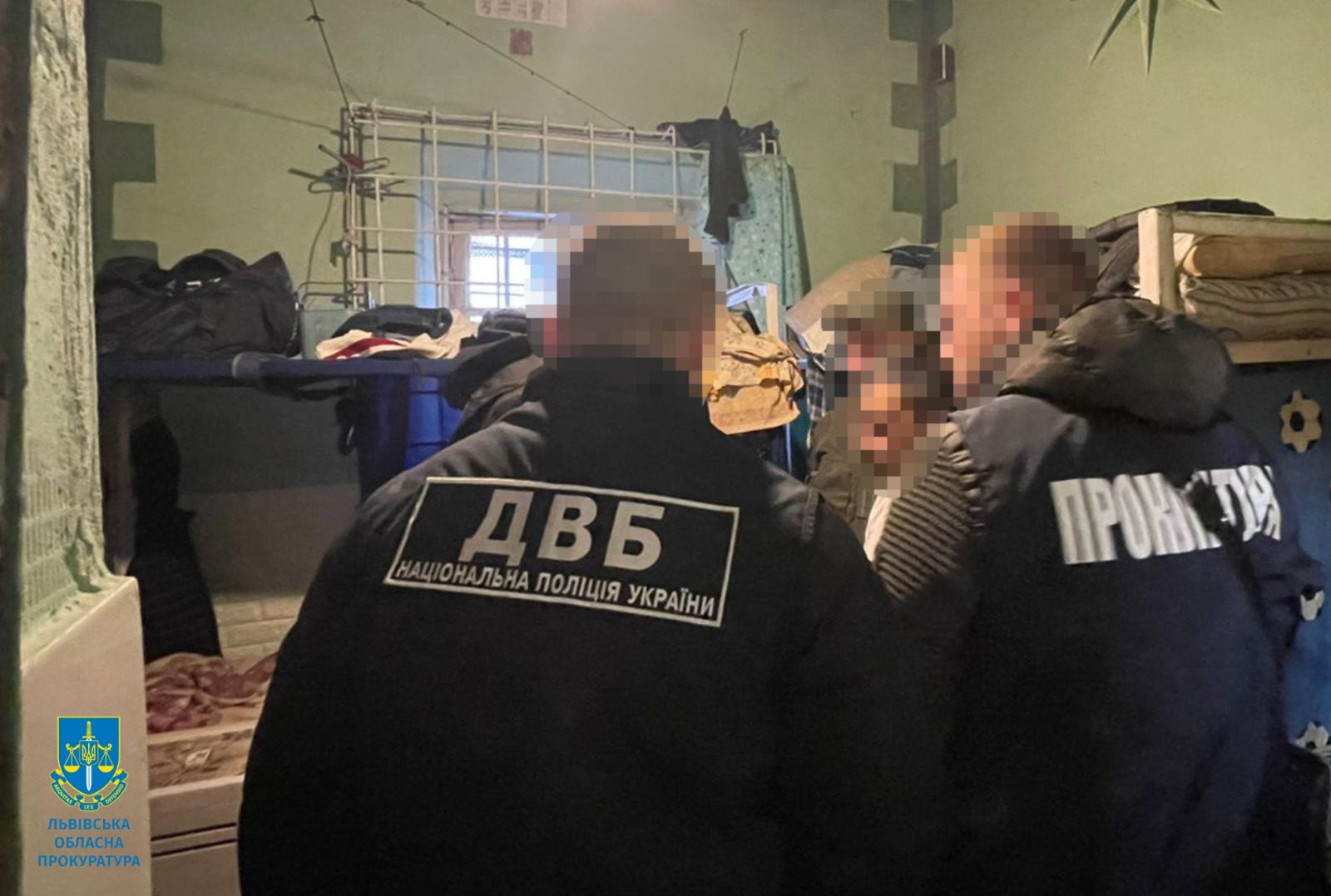 У Львові з в'язниці чоловік організовував підпали авто військових ЗСУ: подробиці (фото)
