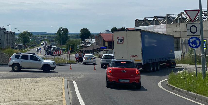 За добу на Львівщині автівки збили двох велосипедистів