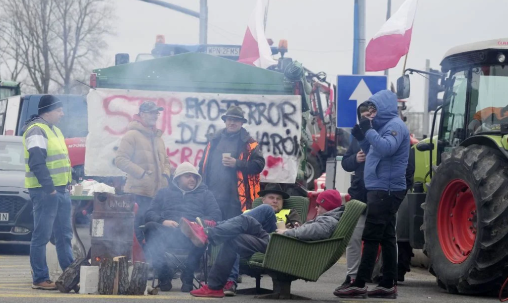 Польські фермери продовжують блокувати ПП «Медика-Шегині»