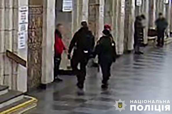У Києві затримали чоловіка, який погрожував поліцейським пістолетом (фото)