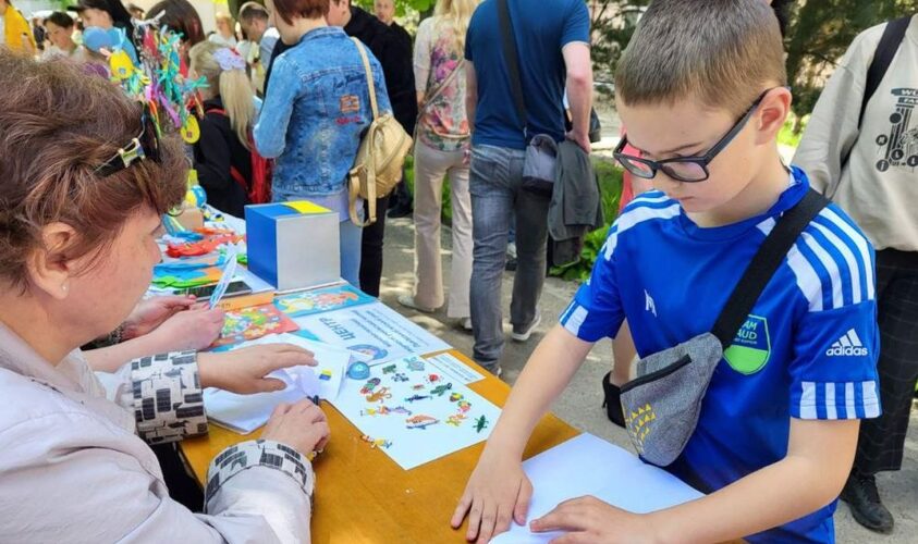 Львівські школярі зібрали майже 2 мільйони гривень для військових у День міста