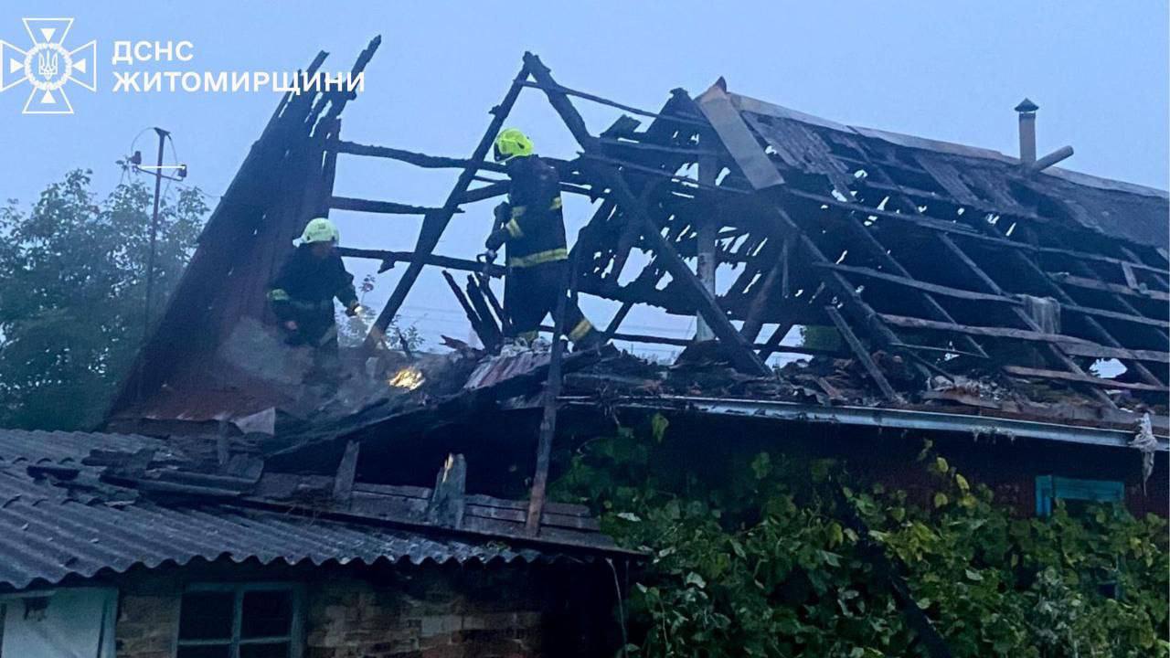 Вибухи на Житомирщині: з'явилися фото з місця падіння уламків "шахеда"
